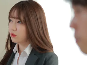 Má đến xin lỗi vì cậu con trai ăn cắp ở cửa dương vật tiện lợi và cái kết